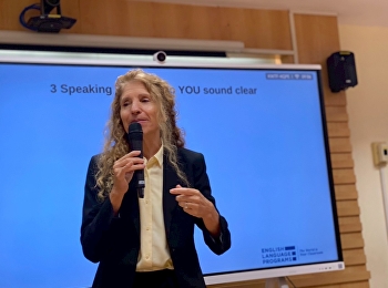 โครงการ “Speaking Clearly: Enhancing
Comprehensibility in English”   .